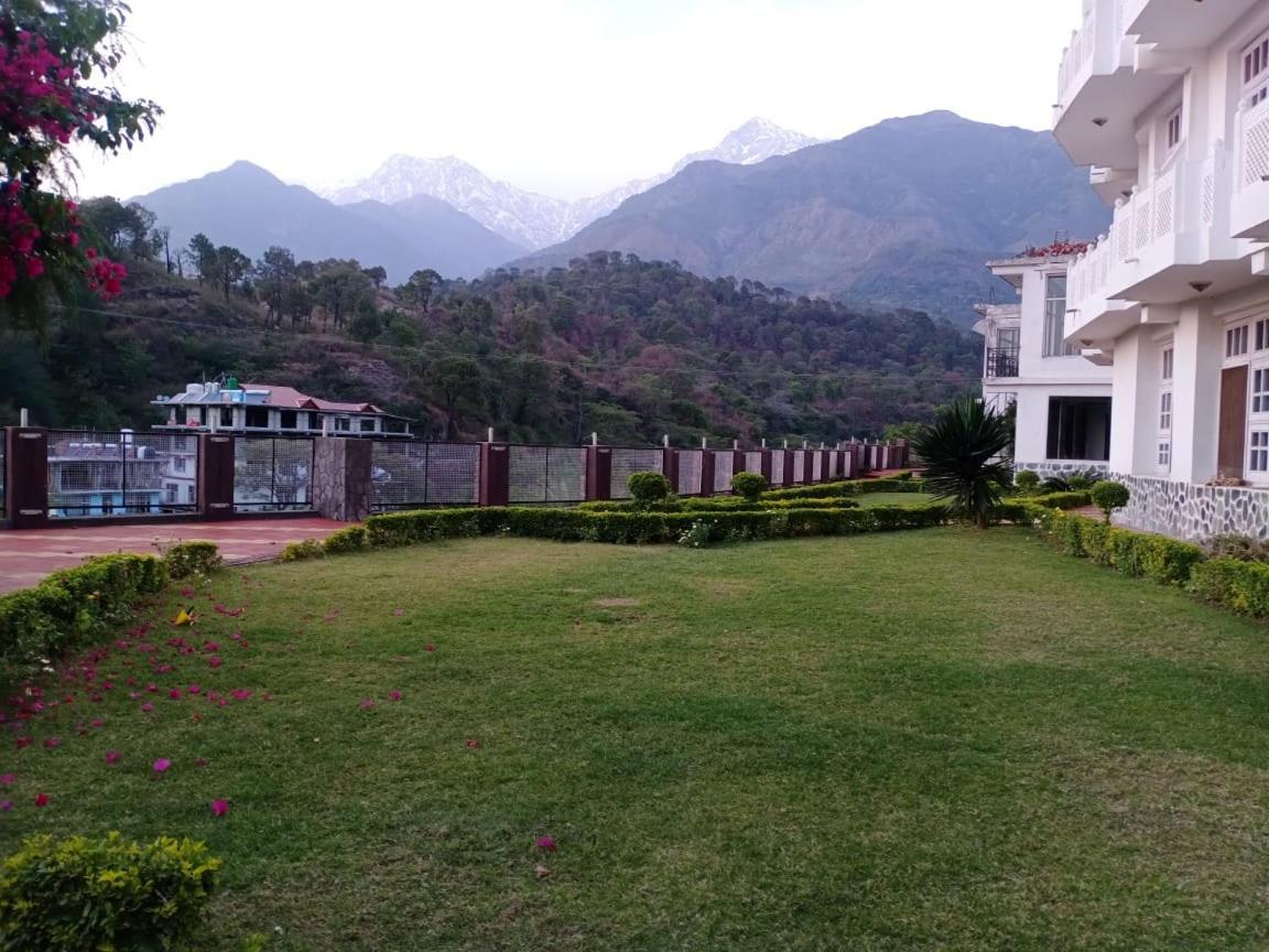 Hotel Vatika - The Riverside Resort Dharamshala Exteriör bild